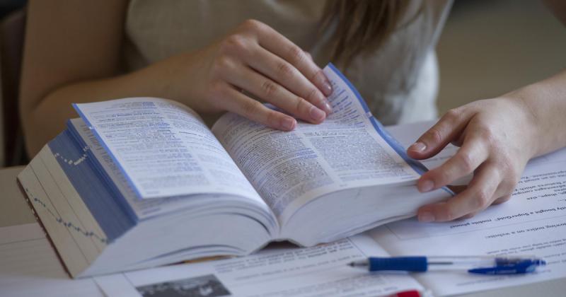 A legtöbb intézmény esetében ma már nem szükséges nyelvvizsga a diploma megszerzéséhez, viszont a felvételi során jelentős előnyt jelenthet, mivel több pontot érhet el vele, mint valaha.