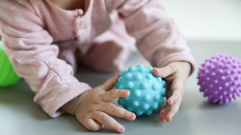 A kedves kis csörgő is rejthet meglepetéseket: a babajátékok közel fele nem teljesítette a vizsgálatokat, és ezzel komoly aggodalmakat vetett fel.