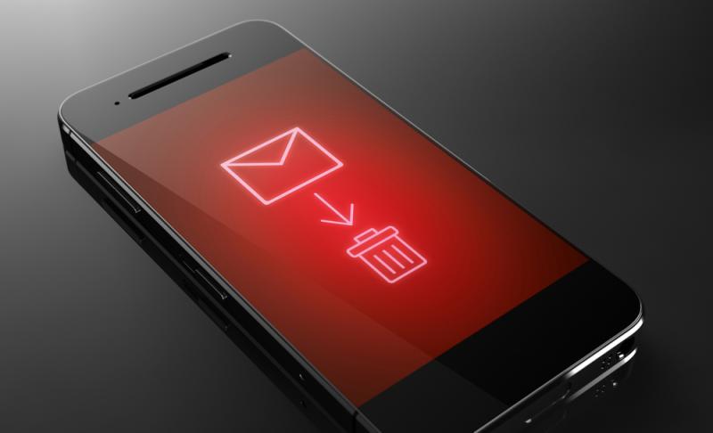 Az útkezelő nem kér telefonos üzenetben adatokat az elmaradt útdíjjal kapcsolatban.