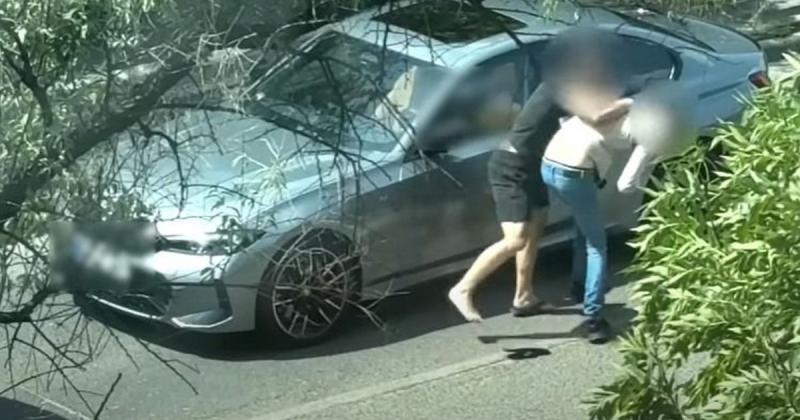 A rendőrség intézkedett, és elfogták a Mercedes volánjánál ülő férfit, aki az Árpád híd közelében verekedett.