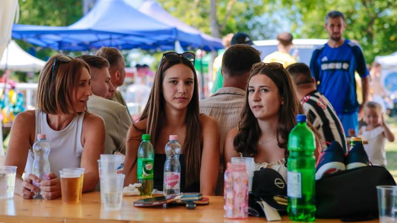 Fedezd fel Szarvaskend varázslatos világát, ahol a lovaskocsikázás élménye összefonódik a gasztronómiai ínycsiklandóságokkal és a vidám hangulattal! Élvezd a friss levegőt, miközben a gyönyörű tájakon barangolsz, és kóstold meg a helyi specialitásokat, am