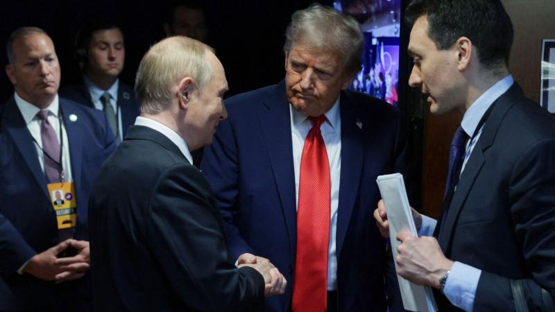 Egy új kezdet a béke irányába? Talán ez volt a legfontosabb üzenete Putyin és Trump csúcstalálkozójának.