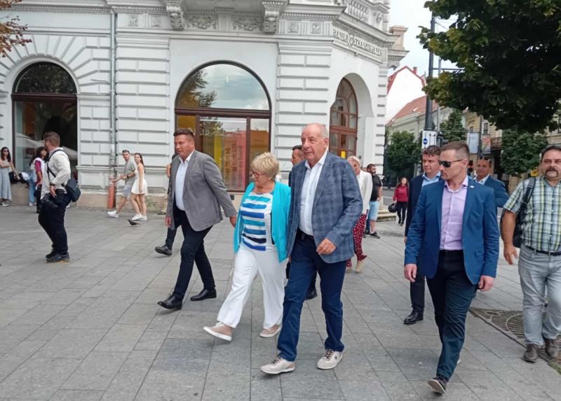 Sulyok Tamás, a Magyar Köztársaság elnöke, megérkezett Erdélybe, hogy felfedezze Kolozsvár lenyűgöző szépségeit és gazdag kulturális örökségét.