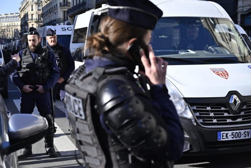 Őrizetbe vettek egy férfit Franciaországban, miután öt embert tragikus módon meggyilkoltak. A hatóságok sürgős nyomozásba kezdtek az ügy körülményeinek tisztázása érdekében.