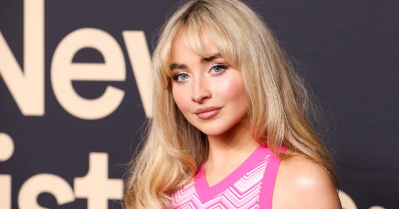 152 centi magas, de a férfiak mégis elájulnak tőle: Sabrina Carpenter a világ egyik legvonzóbb énekesnője.