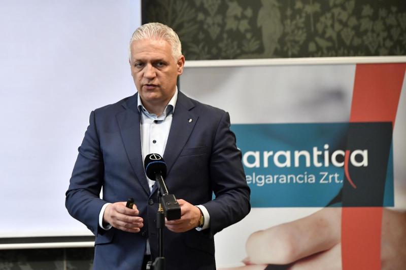 Az NGM bejelentette, hogy kedvező beruházási hitellel segíti a magyar kis- és középvállalkozások fejlődését és termelékenységük javítását. Ezzel a támogatással a cégek még inkább megerősödhetnek, és új lehetőségeket nyithatnak meg a gazdasági növekedés el
