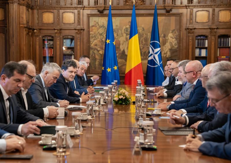 Nicușor Dan: Románia új irányvonalhoz közelít

A romániai helyzet jelenlegi alakulása új perspektívákat és kihívásokat egyaránt magában foglal. Nicușor Dan, a főváros polgármestere, hangsúlyozta, hogy az ország most egy jelentős mérföldkőhöz érkezett, aho