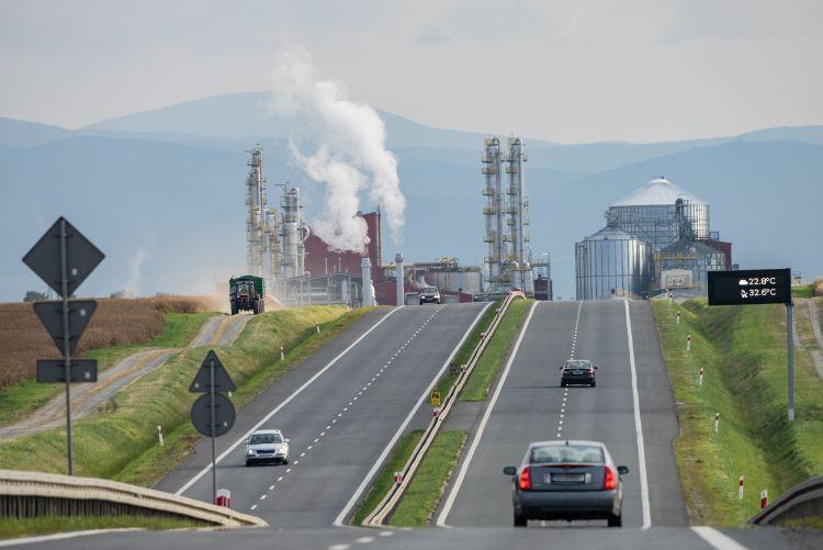 Az amerikai etanolipar lendületes fejlődésen megy keresztül, miközben az Európai Unió kiemelt figyelmet szentel ennek a szektornak. A mezőgazdasági hírek világában ez egy fontos és izgalmas fejlemény.
