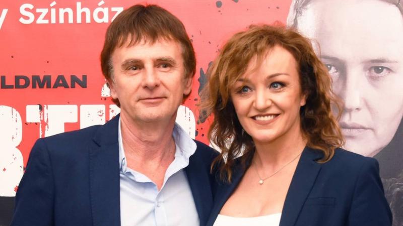 Szandi régi, 26 évvel ezelőtti esküvőjéről osztott meg gyönyörű fényképeket, amelyek felidézik azokat a boldog pillanatokat és emlékeket.