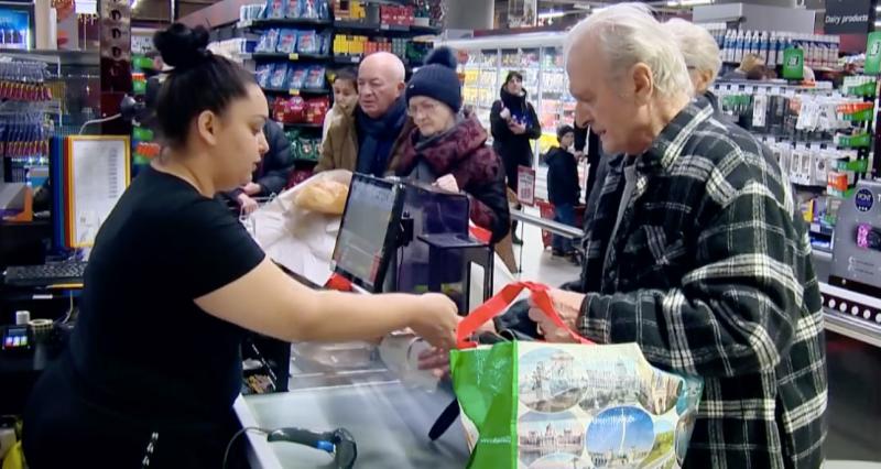 Újdonság érkezett: Megjelent a jogszabály! Íme, minden információ a nyugdíjasok élelmiszer-utalványáról.