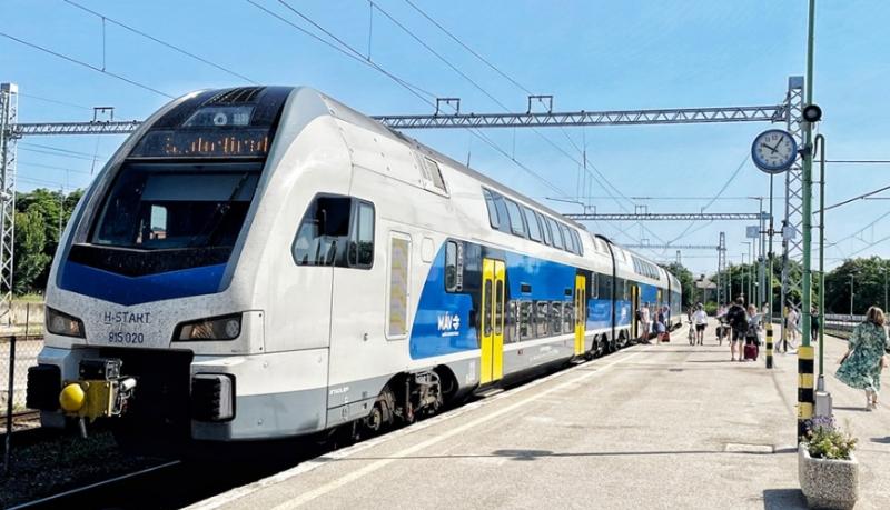 Az utasok nem maradtak szótlanok, miután a Vonatinfó hirtelen hallgatásba burkolózott: Egyesítjük erőinket, a GYSEV biztosítja a vonatokat, míg a MÁV a késésekért felel! | szmo.hu