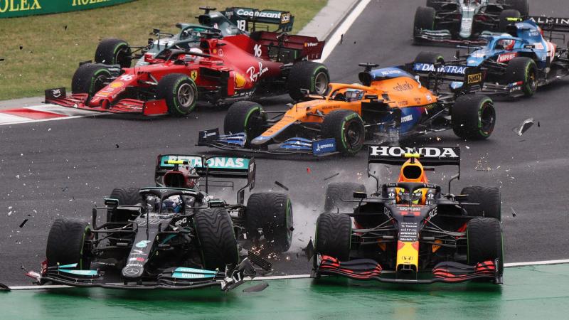 Amikor Bottas amatőr hibájával letartóztatta a mezőny felét a Magyar Nagydíjon.