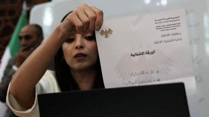 A választások Szíriában zökkenőmentesen zajlottak, és ez volt az első alkalom, hogy a szavazók Aszad bukása óta részt vehettek a demokratikus folyamatban. Az események során nem tapasztaltak incidenseket, ami hozzájárult a választások békés légköréhez.