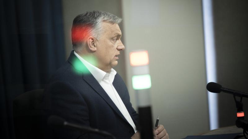 Orbán Viktor péntek reggel Kolozsváron kijelentette: mi, magyar közösségként a békés együttélés és az együttműködés jegyében kívánunk élni. Ezt a szándékot pedig nap mint nap meg kell erősítenünk.