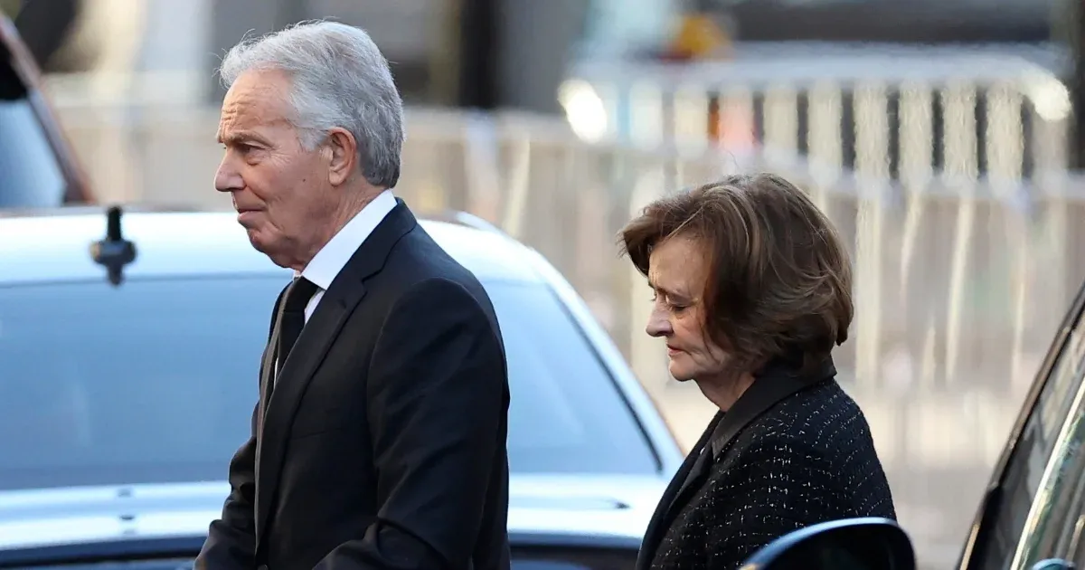 A nyilvánosságra került dokumentumok alapján Tony Blair, aki akkoriban az Egyesült Királyság miniszterelnöke volt, találkozott Jeffrey Epsteinnel.