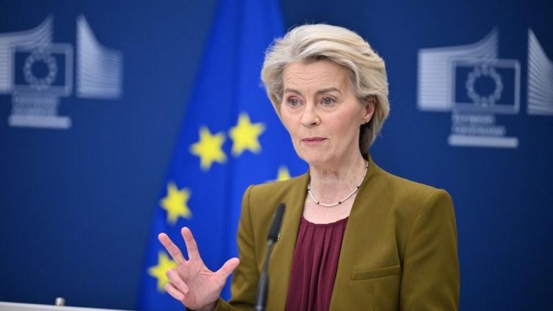 Újabb cselekvési terv körvonalazódik: Brüsszel a jövőben büntetőintézkedéseket léptetne életbe azokkal a tagállamokkal szemben, amelyek nem mondanak le a 13. havi nyugdíjról, és nem emelik meg a nyugdíjkorhatárt.