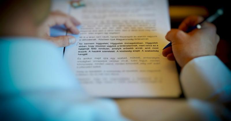 Magyar Péter már lázasan dolgozik az ünnepi beszédén, hogy igazán emlékezetessé tegye az eseményt.