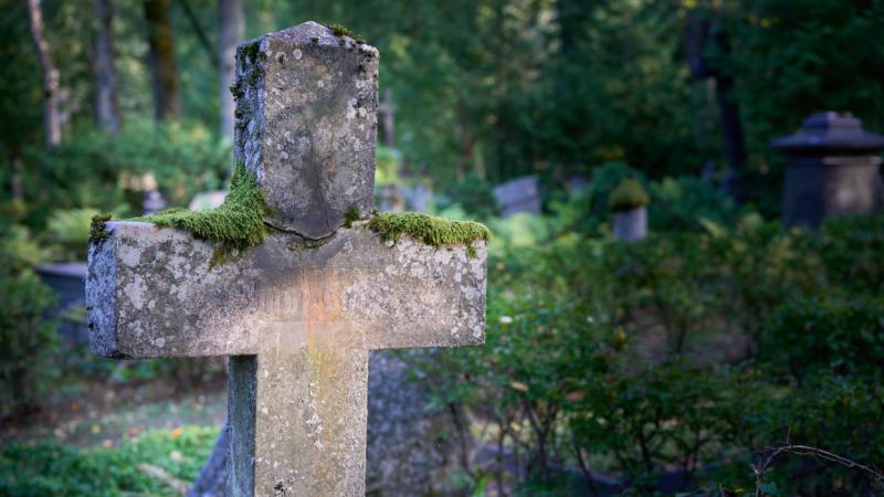 A temetők nyitvatartási rendje és a forgalom szabályai megváltoznak: fontos tudnivalók a mindenszentek napjára - Pénzcentrum