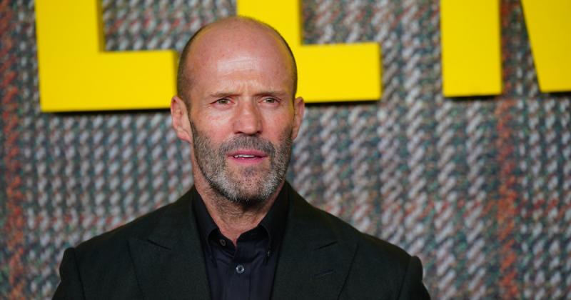 Jason Statham olyan fiatal volt, hogy rövid hajjal szinte rá sem ismernél. Akkoriban teljesen más álmokat dédelgetett, mint amik végül valóra váltak.