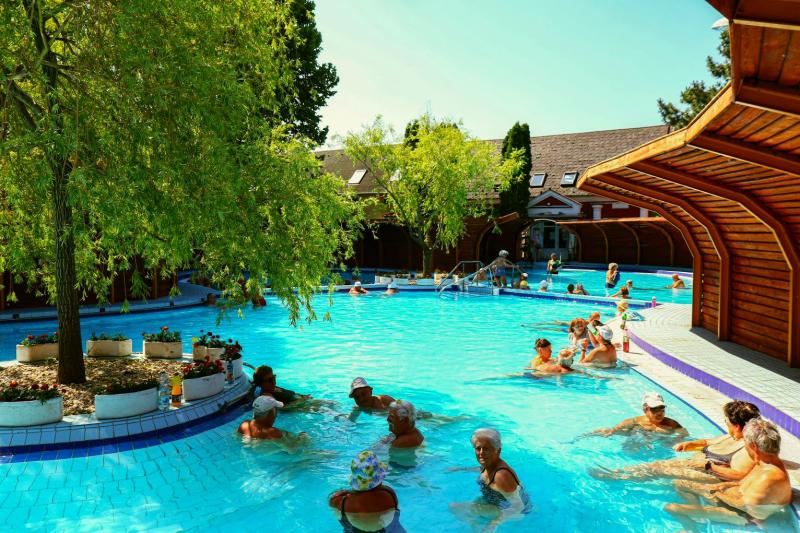 A Közép-Dunántúl területén ez a helyszín nyújtja a legmegfizethetőbb lehetőséget a gyógyvizes feltöltődésre.