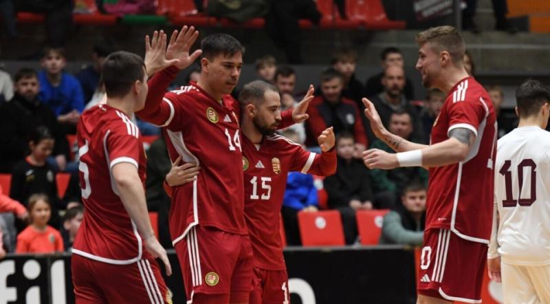 A közelgő Európa-bajnokságra készülő futsalválogatottunk számára a lettek elleni mérkőzések különösen kihívást jelenthetnek. A csapat tagjai tudják, hogy a megterhelő összecsapásokra számíthatnak, és ennek megfelelően készülnek a feladatokra. Az edzések s