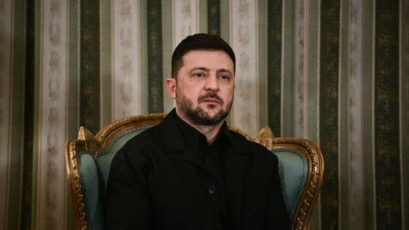 Zelenszkij új lendületet ad a gazdasági tevékenységeknek: míg továbbra is kér fegyvereket, már aktívan értékesít is.