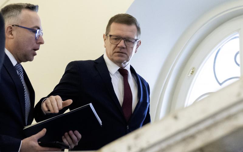 A Hlas párt minisztereinek távozása folytatódik, míg a Smer politikai ereje megmarad.