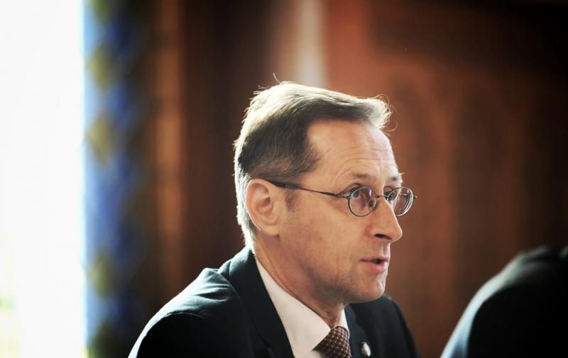 Bár az infláció mérséklődése várható, az alapkamat szintje továbbra is magas marad.