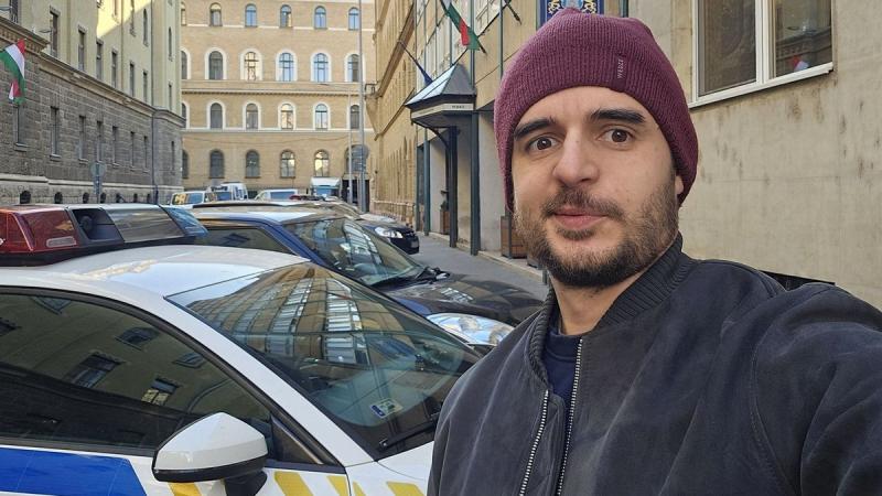 Feltűnő helyzet: a Fidesz még soha nem találkozott ekkora kihívással - Tompos Márton a Tisza-jelölteknek a cápázás fortélyait tanítaná.